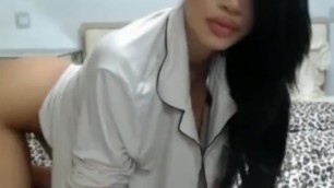 Young webcam models showing her huge tits