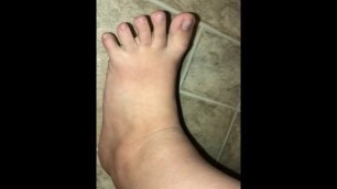 BBW plays with dirty feet